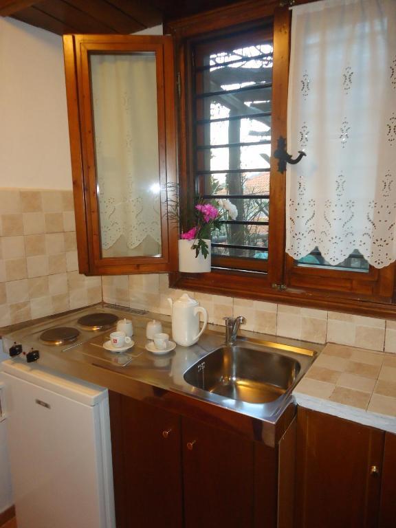 Traditional Guesthouse Archontoula ปาเลออส ปานเตเลมอน ห้อง รูปภาพ