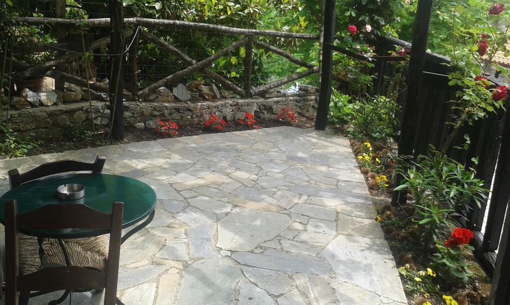 Traditional Guesthouse Archontoula ปาเลออส ปานเตเลมอน ภายนอก รูปภาพ