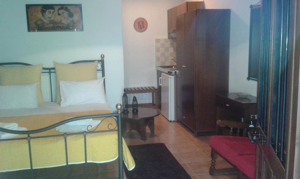Traditional Guesthouse Archontoula ปาเลออส ปานเตเลมอน ภายนอก รูปภาพ